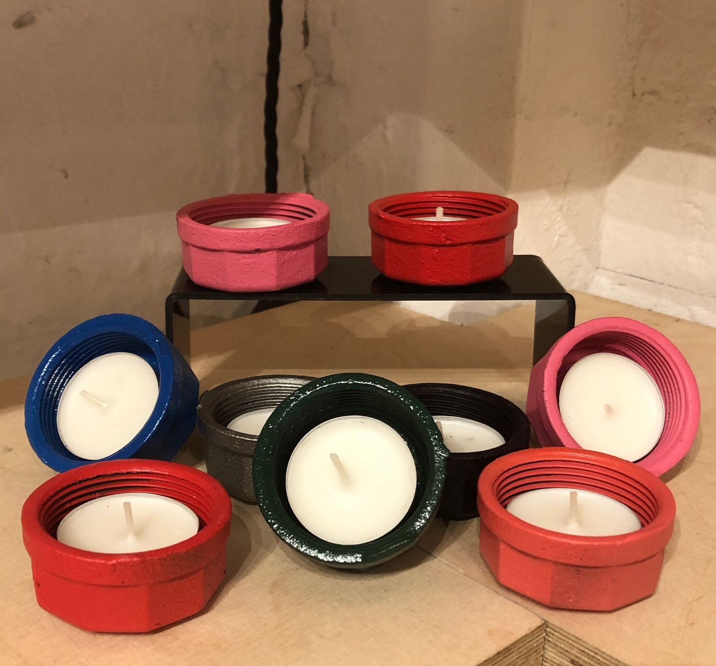 COLOUR IRON TEA LIGHT HOLDER